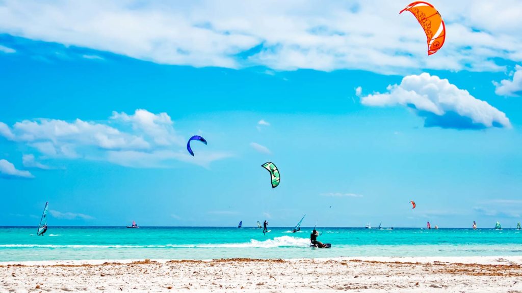Kitesurfing Sardinien ©shutterstock