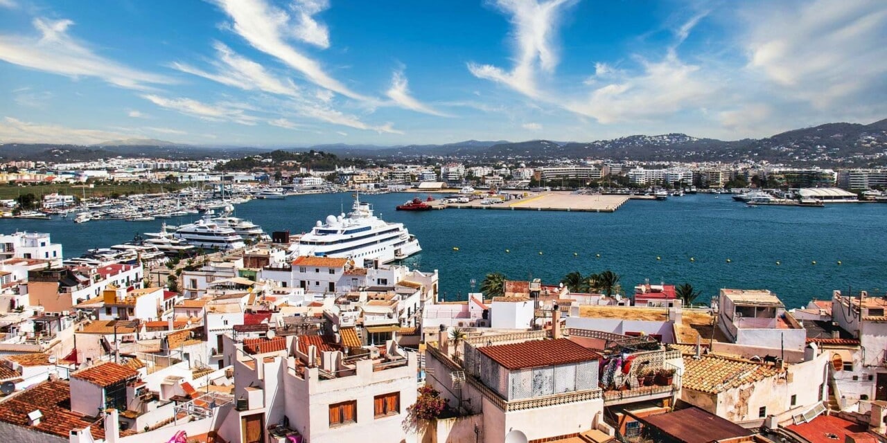 Ibiza begrenzt Wohnmobile: Neue Einreiseregelung seit Juni 2025